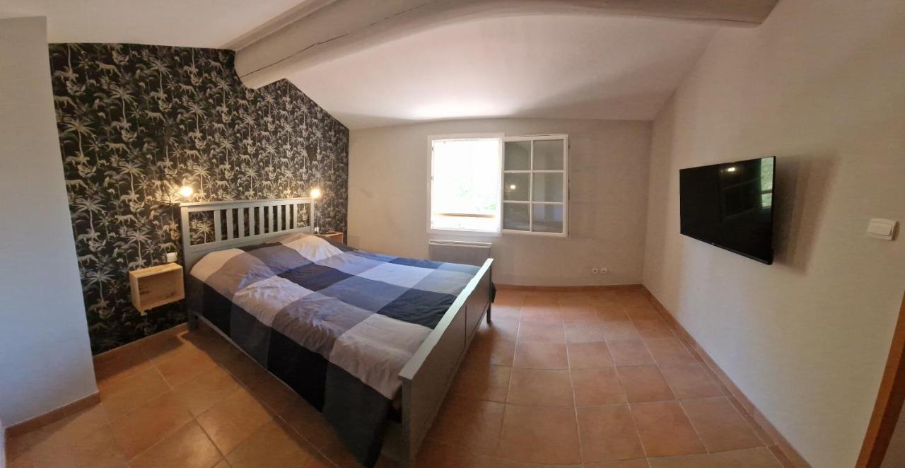 Au Pied De La Sainte Victoire